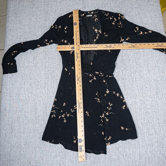 Reformation Porter Wrap Dress in Wildflower Black size XS - Picture 6 of 9